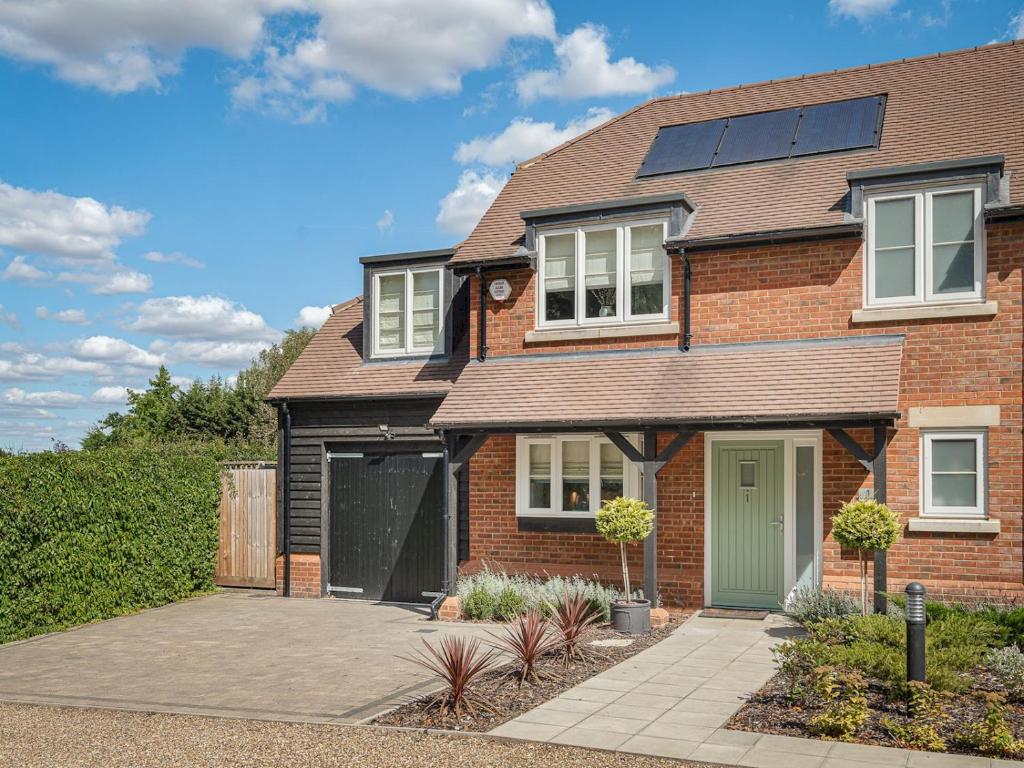 Delightful 3 Bed Country home with Large Garden photo