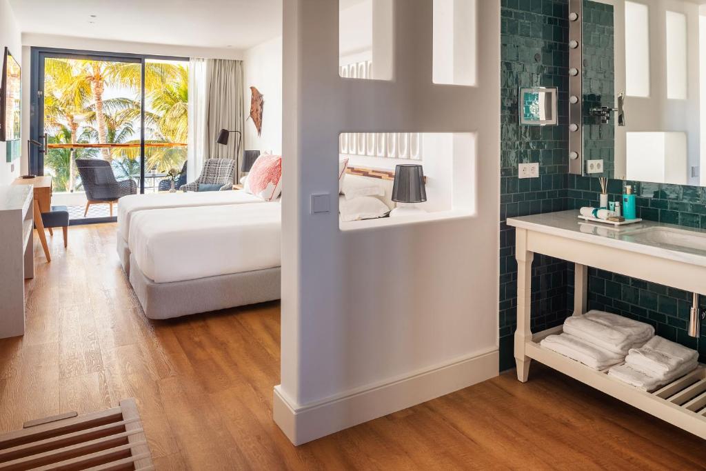 Hotel Fariones — Puerto del Carmen, Canary Islands