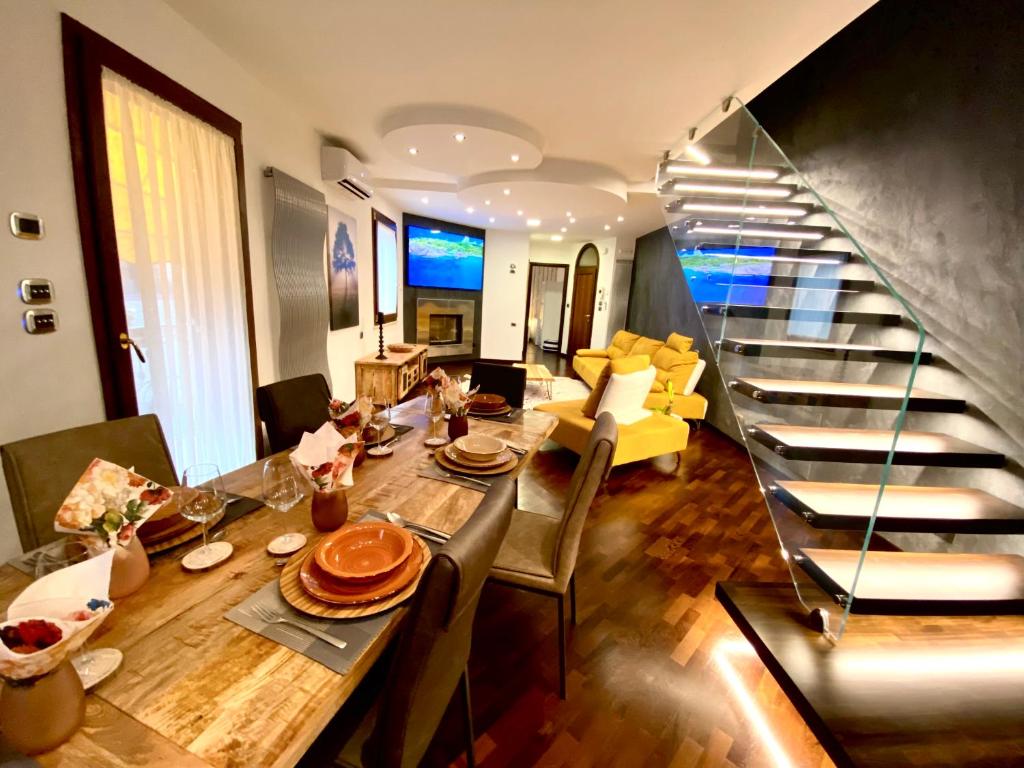 Wood Luxury House - 2