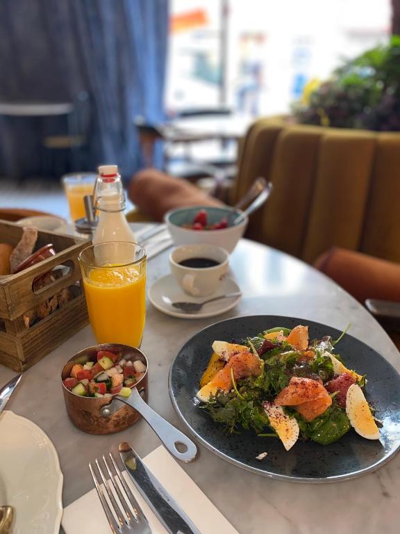 อาหารและเครื่องดื่ม