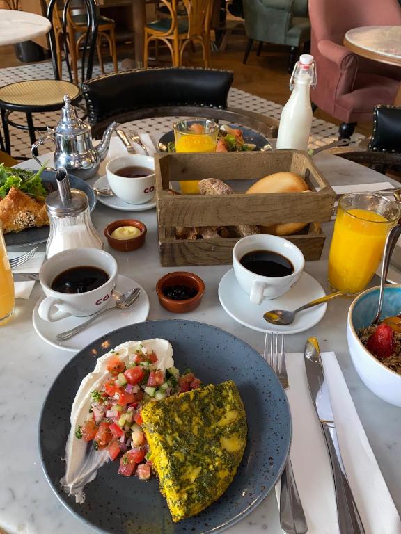 อาหารและเครื่องดื่ม