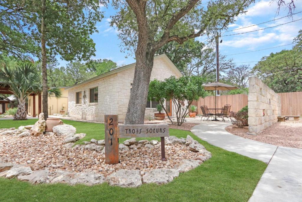 Three Sisters - Casita 1, Wimberley