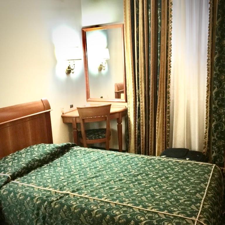 Hotel Champagne Palace - 4