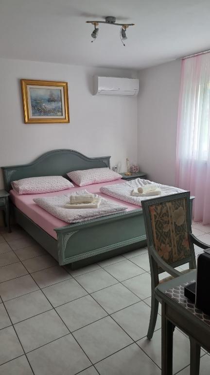 A u r o r a Central Room tra Locarno, Lugano e Bellinzona a 1 minuto FFS, Cadenazzo