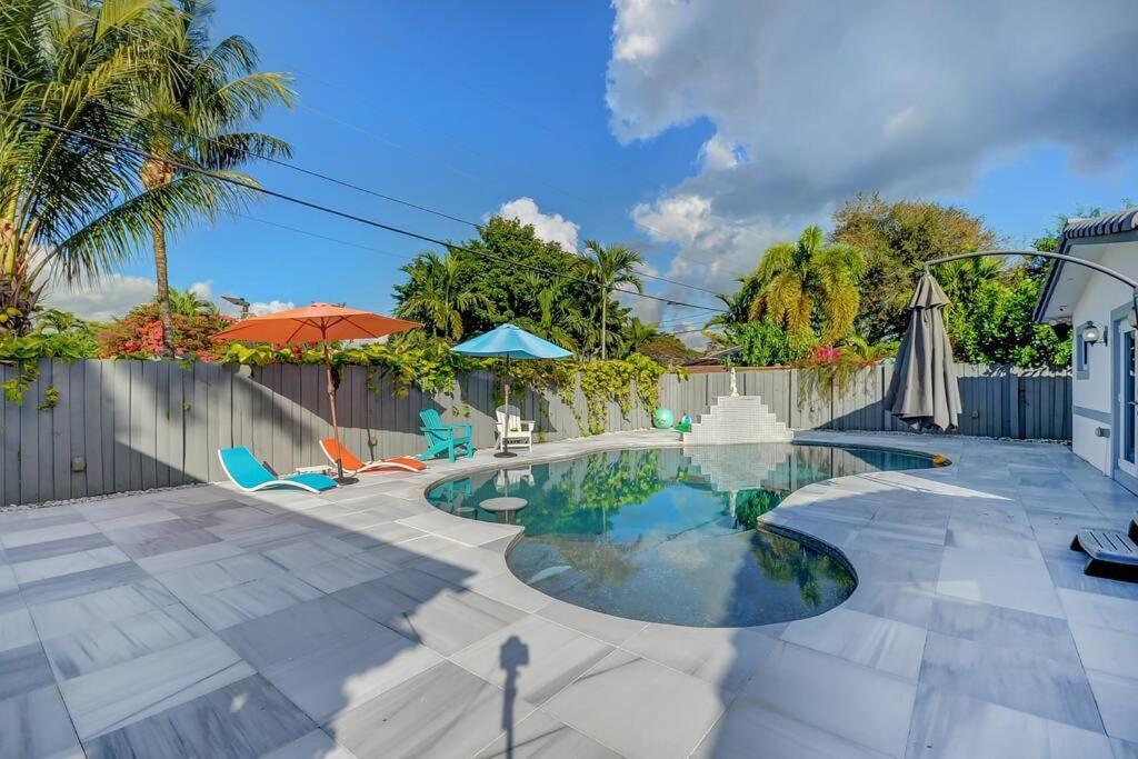 Miami House with Hot Pool-spa & Pool table L25 photo