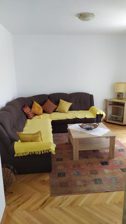 FLAT FOR RENT MARINOVIC - 2