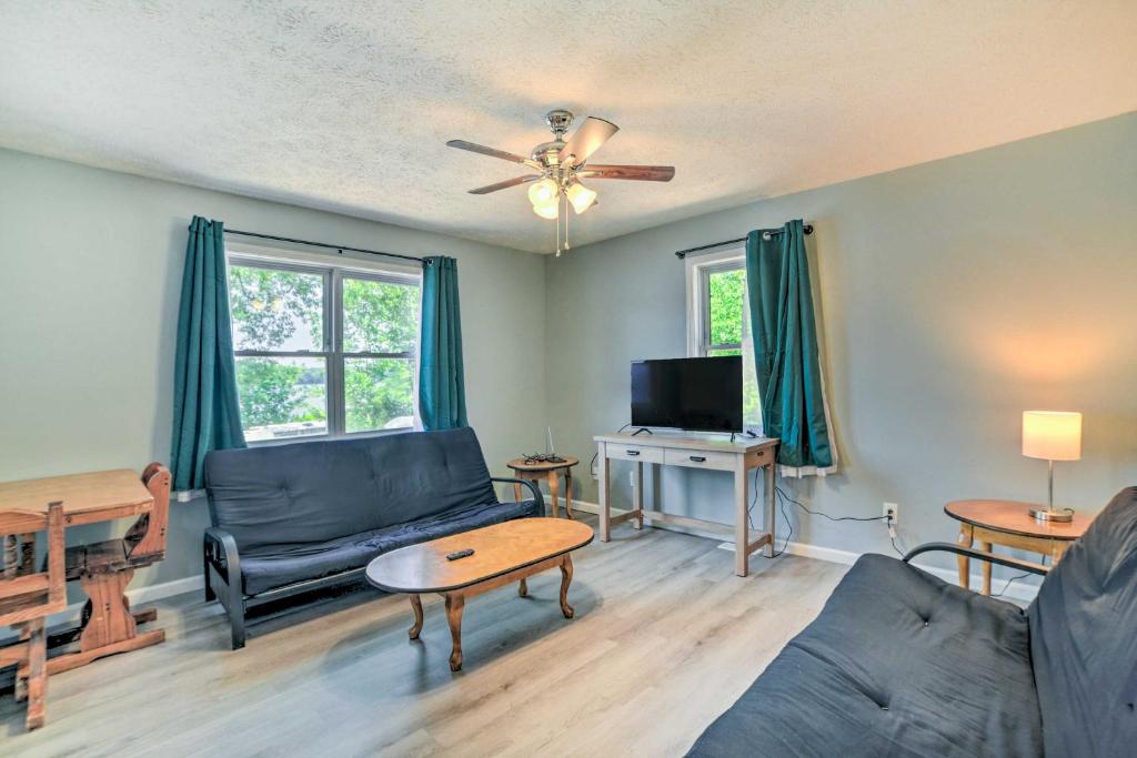 PetFriendly Lakefront Cabin with Boat Rentals! in in Cadiz (KY