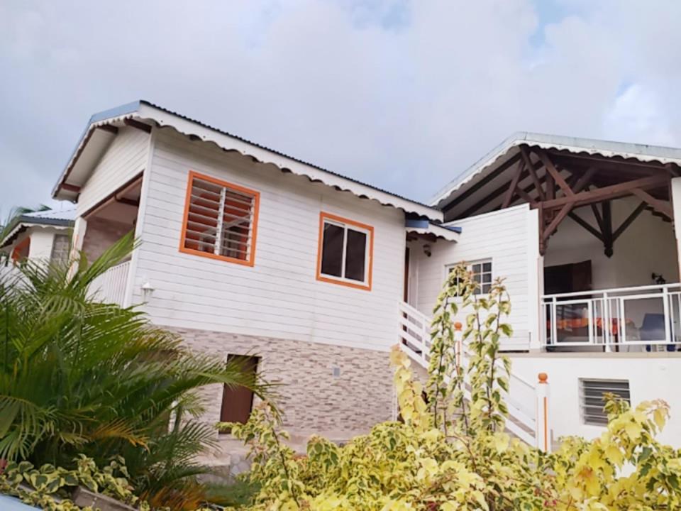 Nouveau logement T2 avec vue sur mer et montagne, Sainte-Rose