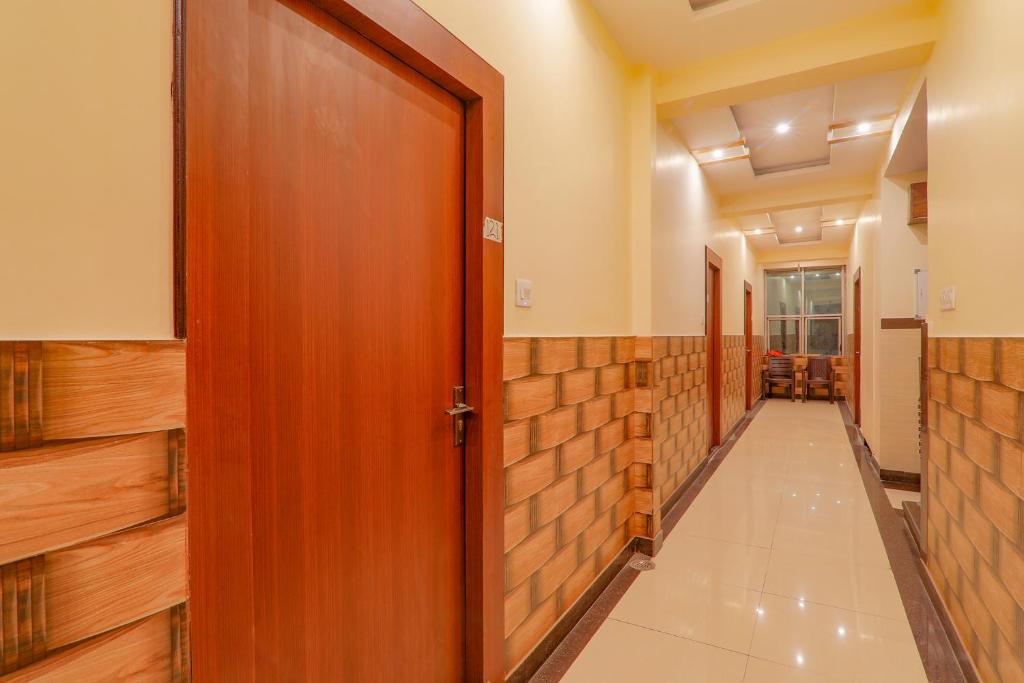 Super OYO Capital O Hotel Shree Galaxy photo