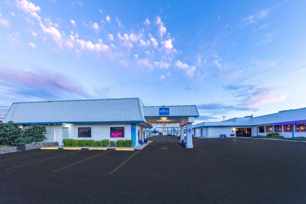 Baymont by Wyndham El Dorado photo
