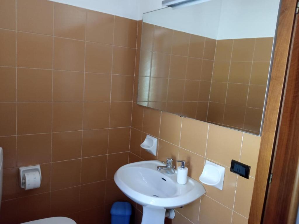 Supercentral one room flat, 16 min to Bergamo airport photo