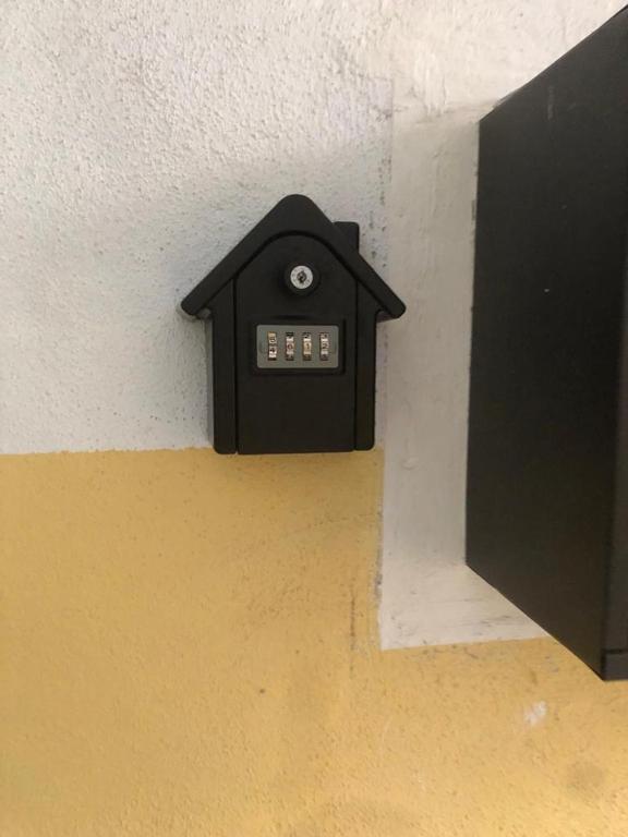 Supercentral one room flat, 16 min to Bergamo airport photo