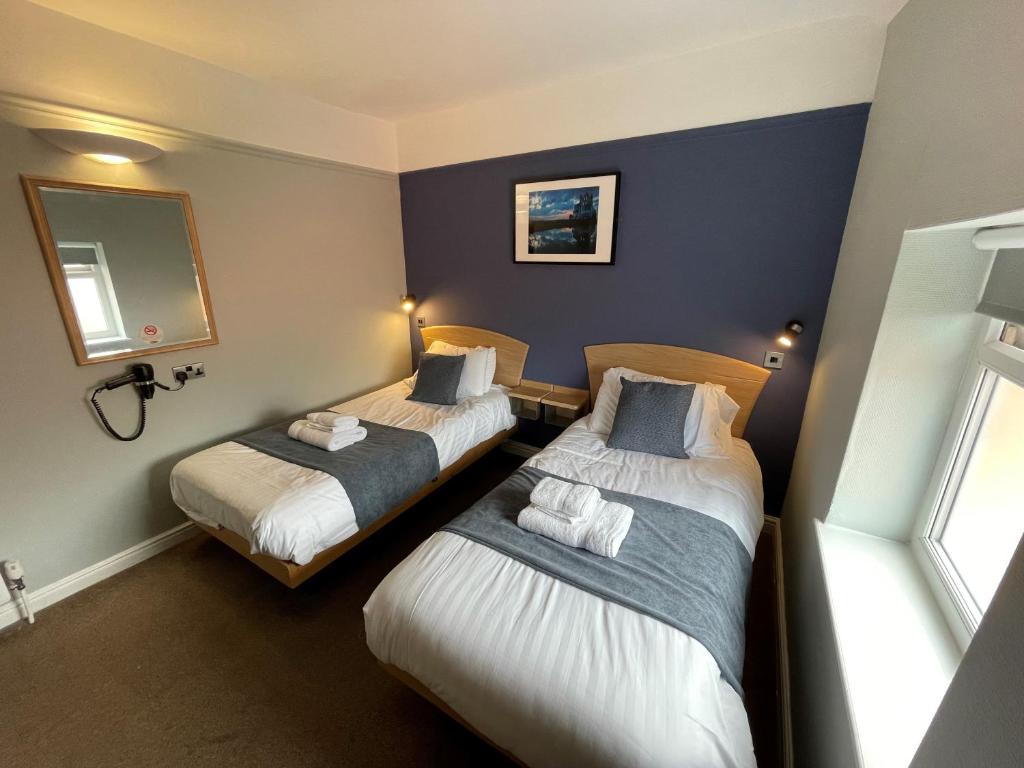 Twin Room with Shared Bathroom