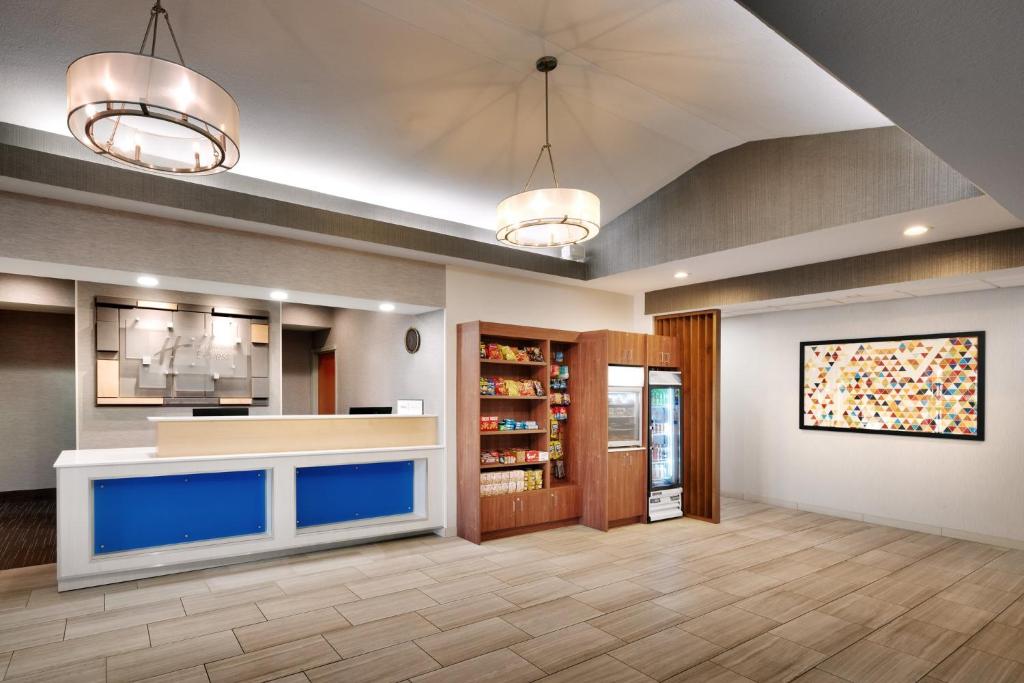 Holiday Inn Express & Suites Mitchell photo
