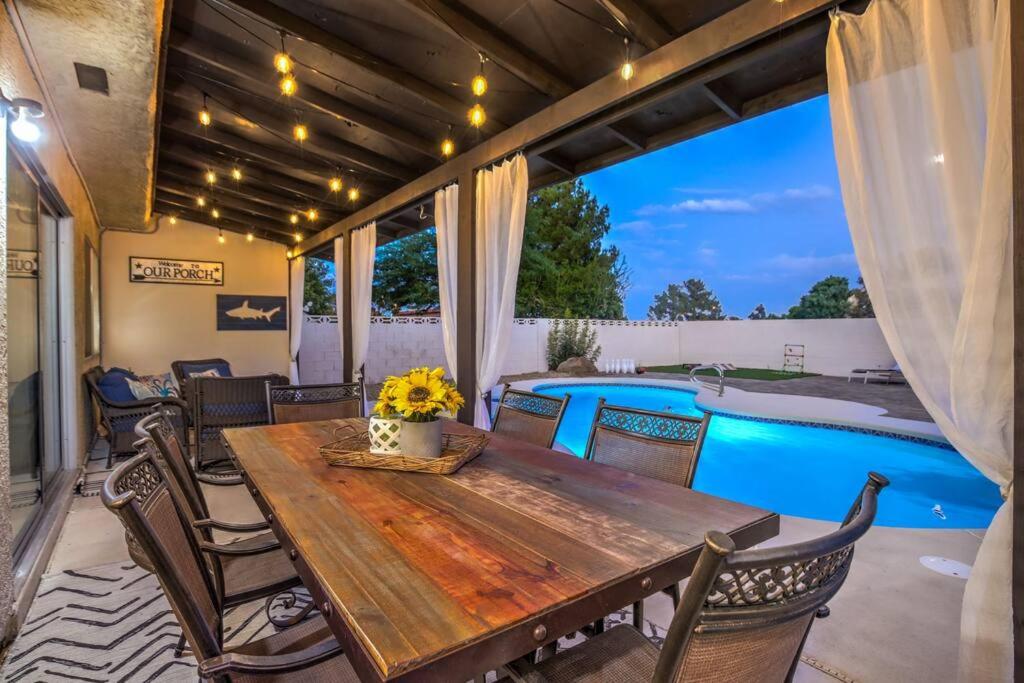 Hidden Gem in the Desert -Gym/Pool/Spa/Games-4BR, Spring Valley