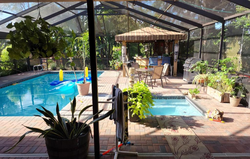 Farm House Retreat Park your RV Camp in Style in Seffner (FL) reviews