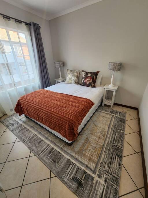 Elegant 2 bed apartment next to Gautrain Centurion — Hotel in Pretoria