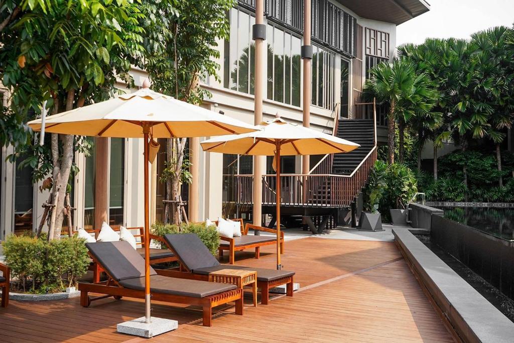 スイミングプール