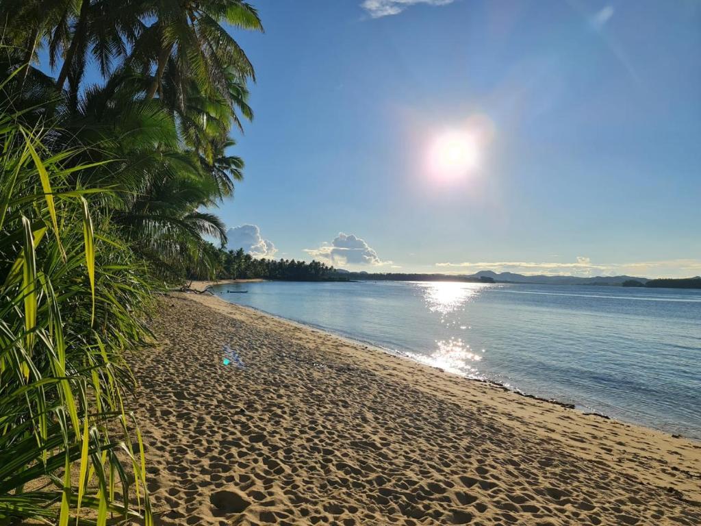 VILLA JUAN - A Private Beach Front Villa in General Luna Siargao — Hotel in Siargao Island