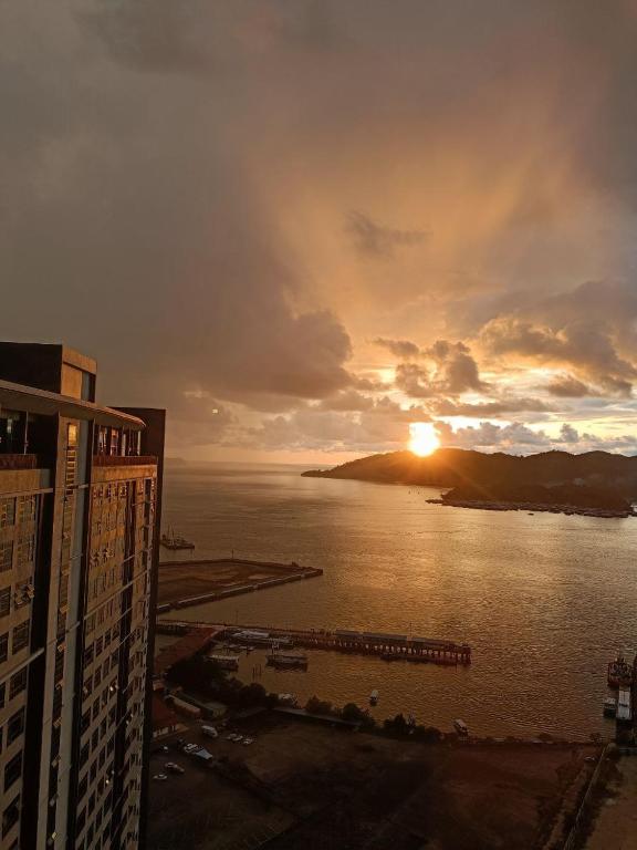 Linnea 2R1B Nordic inspired theme at Jesselton Quay — Hotel in Kota Kinabalu