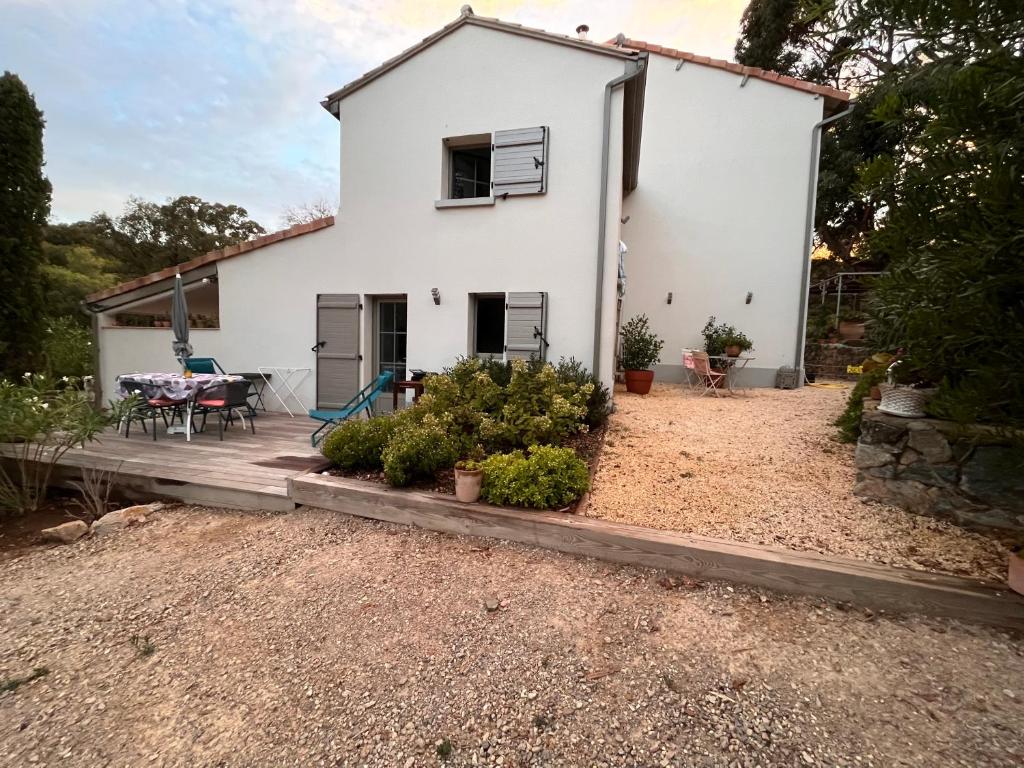 Appartement à cavalaire dans un domaine privé au rez-de-jardin - 4