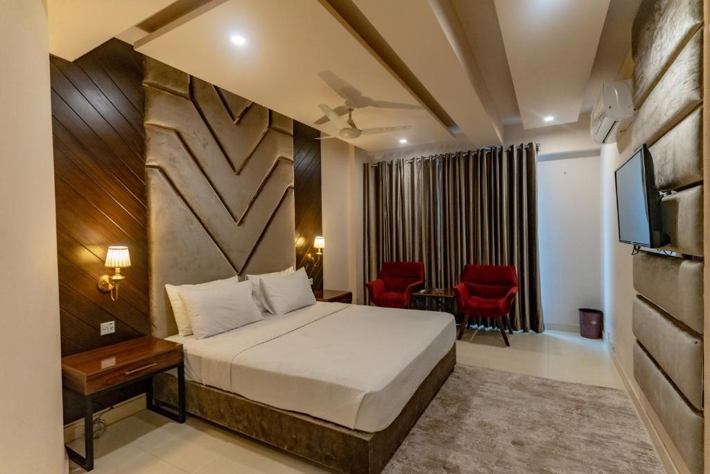 Penthouse by Shelton photo