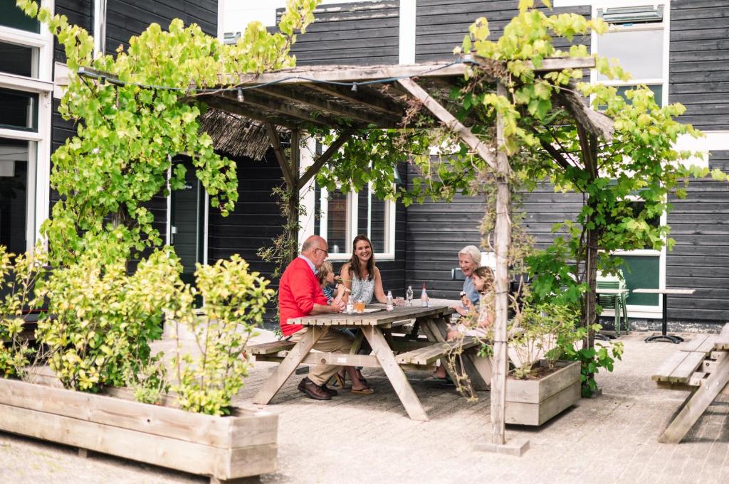 Stayokay Hostel Dordrecht - Nationaal Park De Biesbosch photo