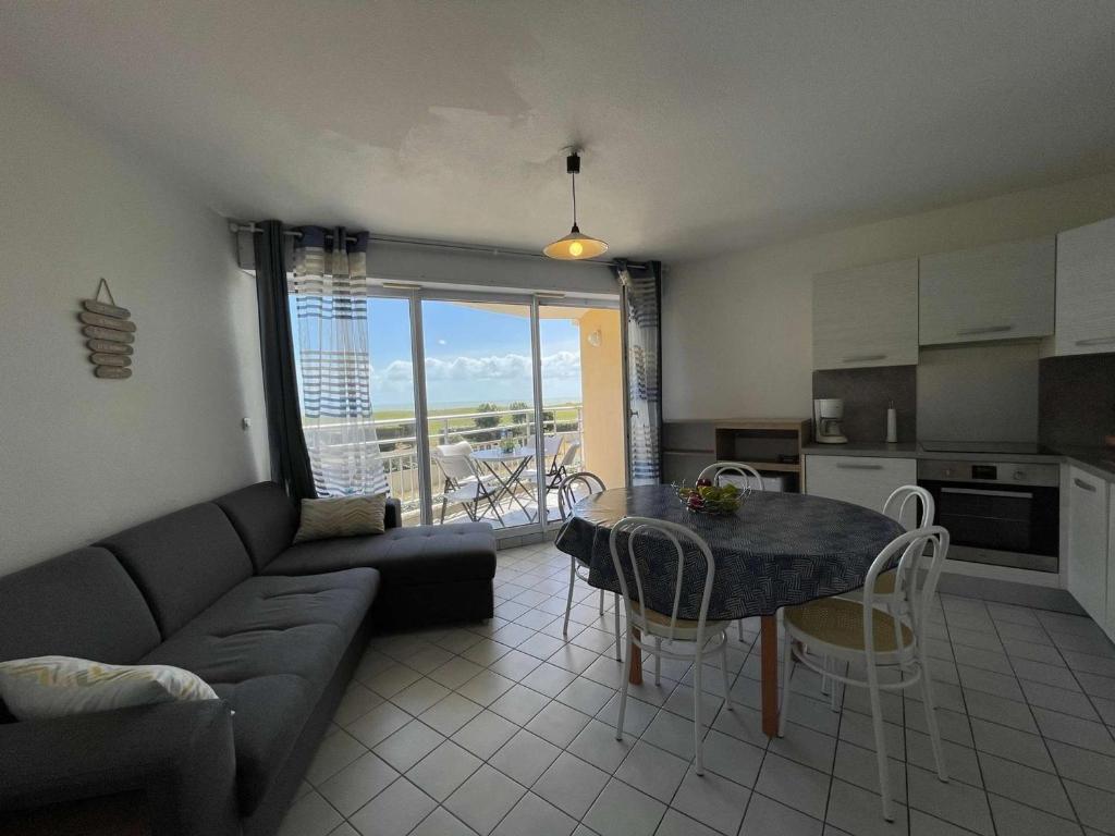 Appartement 3 pièces avec balcon, piscine et parking à proximité de la mer - 6 couchages - FR-1-224C-188 - 2