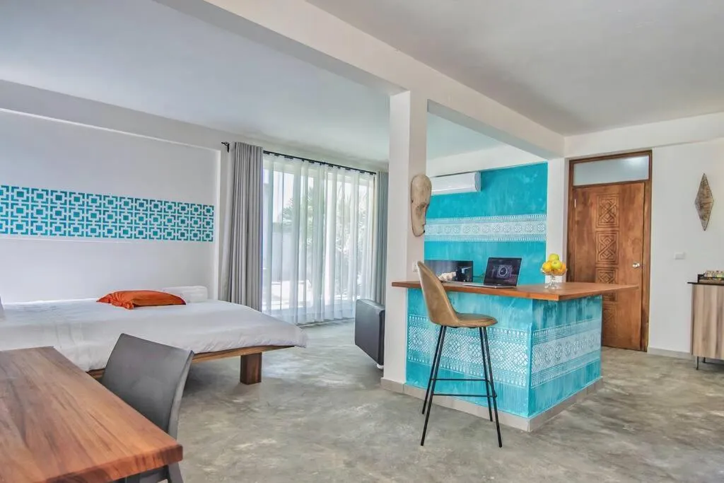 Contemporary Private Studio with Pool and Kitchen, hotel in Beira