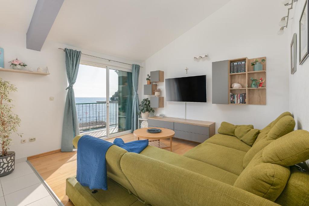 Apartment by the sea, Podgora