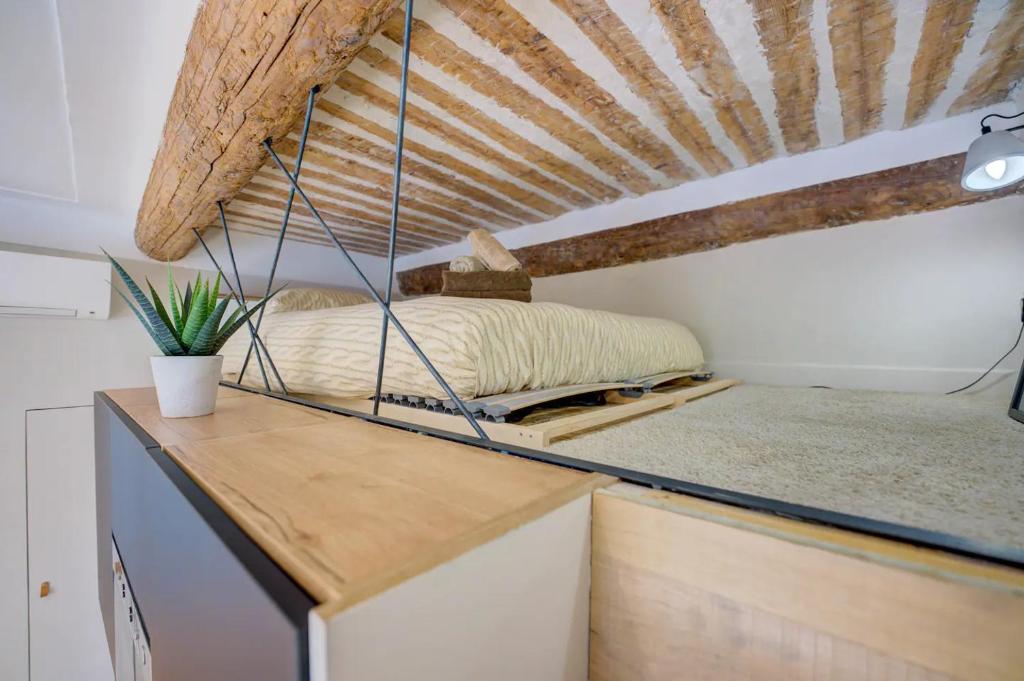 Duplex Studio Apt Mezzanine near Shops & Cafes - 4