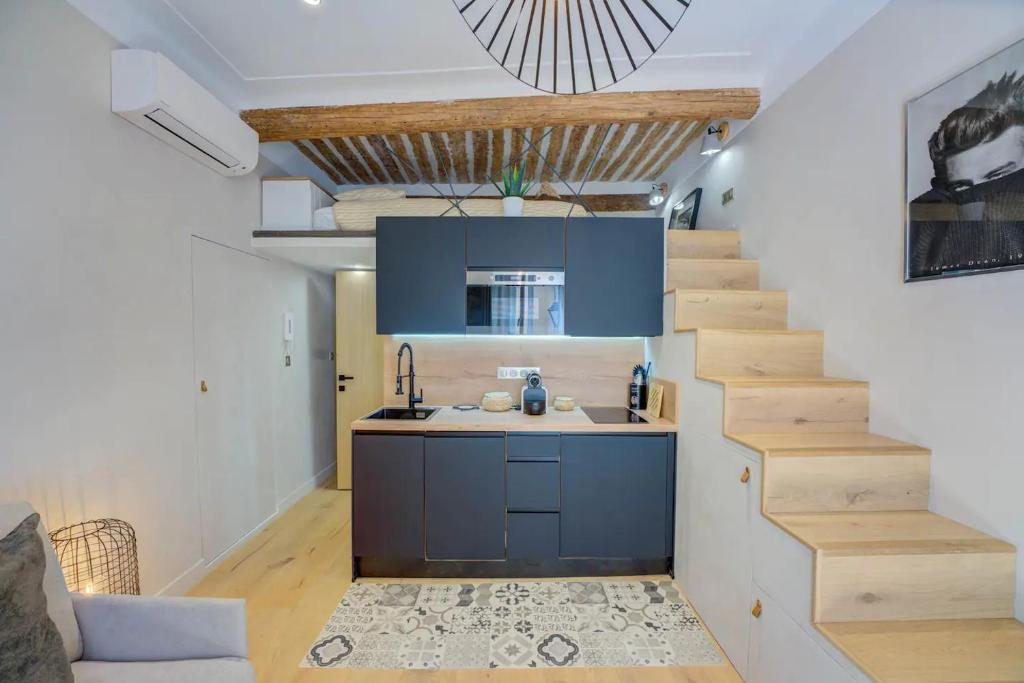 Duplex Studio Apt Mezzanine near Shops & Cafes - 5