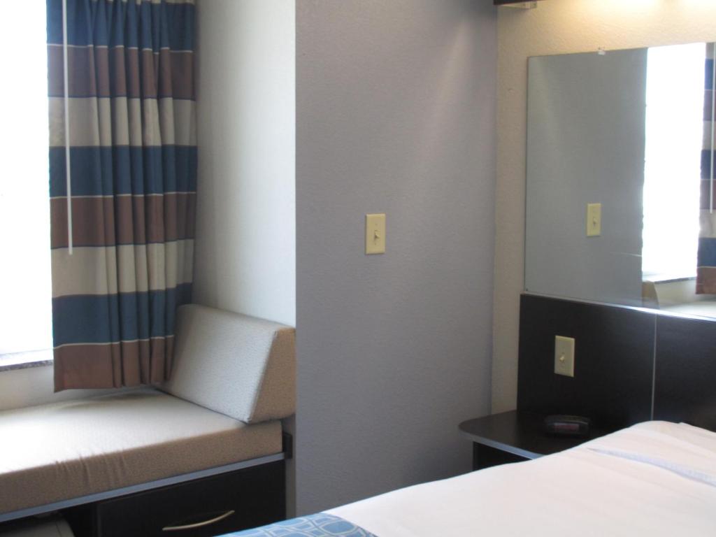 Microtel Inn & Suites By Wyndham Belle Chasse/new Orleans Photo 12