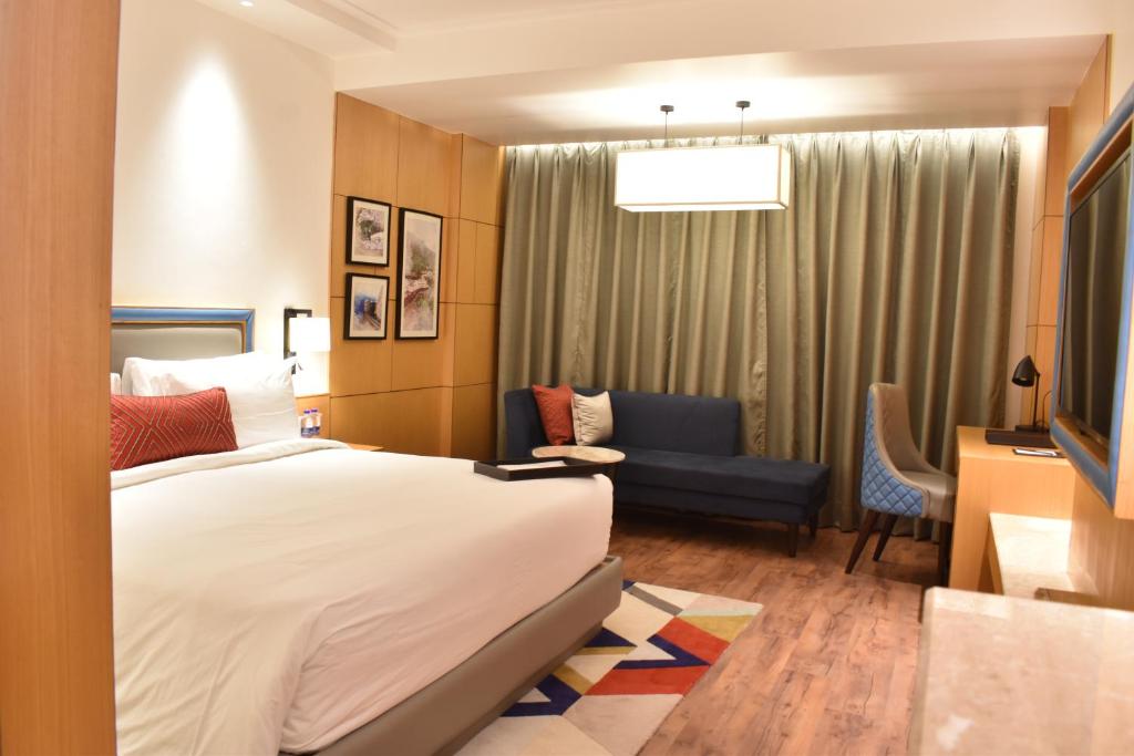Ramada by Wyndham Katra Station Road photo