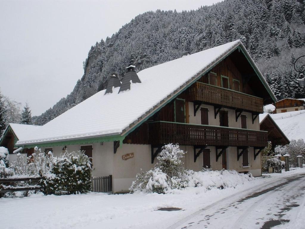 Spacious Ski Chalet In Traditional French Village, sleeps 8, Four Star with fibre broadband - 1