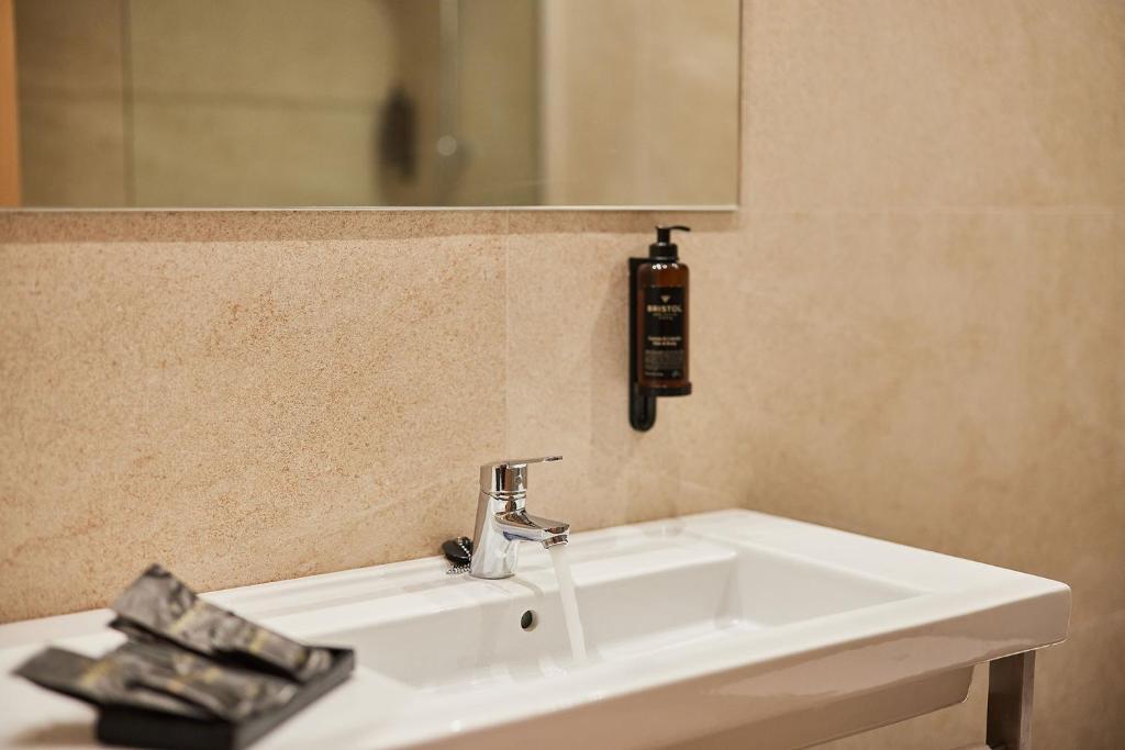 Hotel Bristol 4 Sup — Hotel rooms in Benidorm, Valencian Community