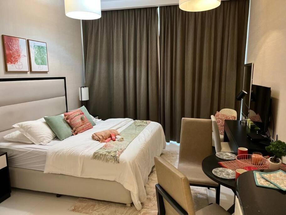 Tranquil Studio at Damac JVC — Hotel in Dubai