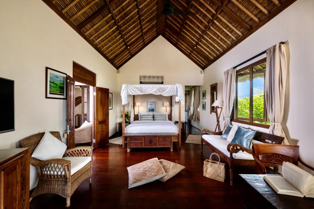 Villa Waringin | Luxe Balinese-French Villa  photo