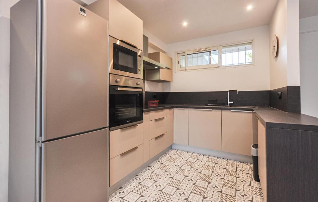 Cozy Apartment In Cannes With Wifi - 4