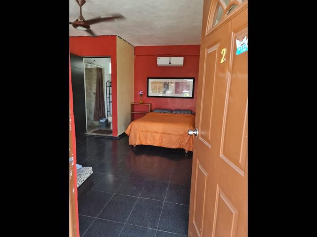 Independent Apartment Wifi A C, Stove, Refrigerator, Tv photo