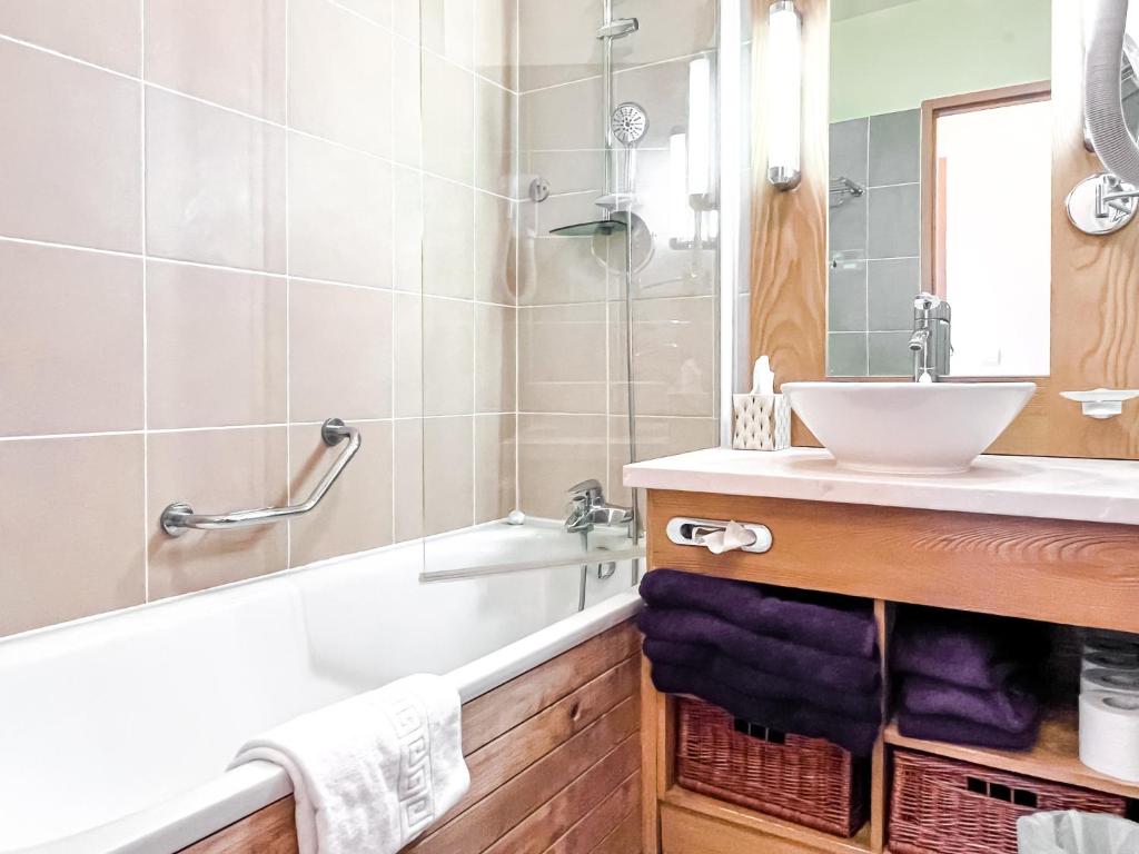 Bright, spacious South-facing 1-bedroom apartment - 4