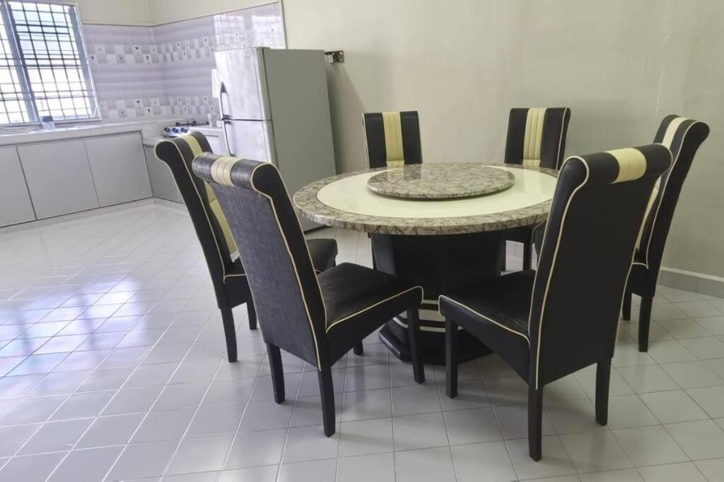 Mersing Spacious 3bedroom with free parking space photo