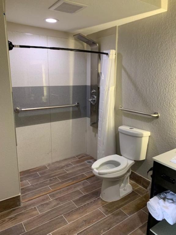 Days Inn by Wyndham Bellville Mansfield photo