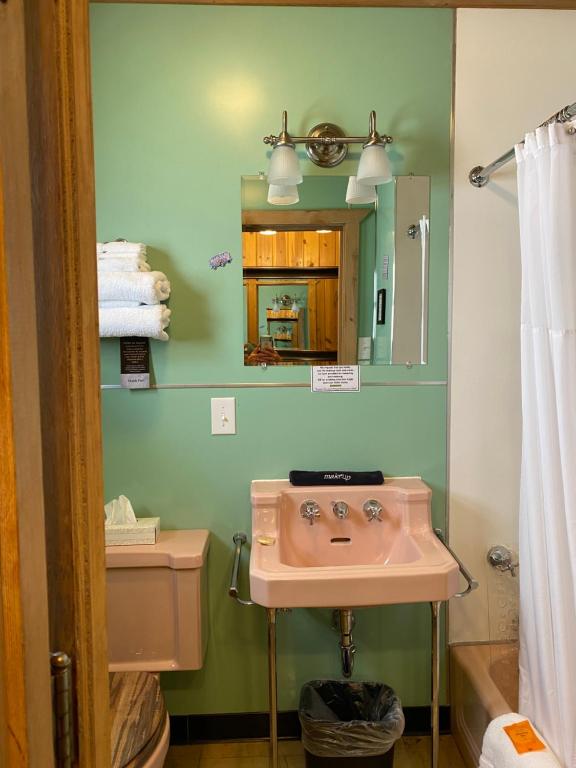 Harney Peak Inn photo