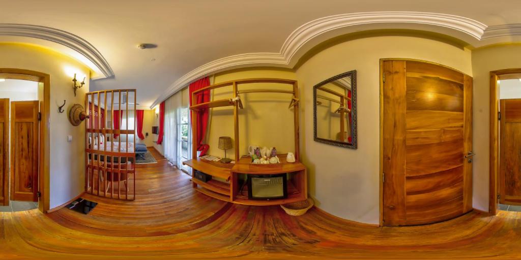 Golden Hill Parker Hotel photo