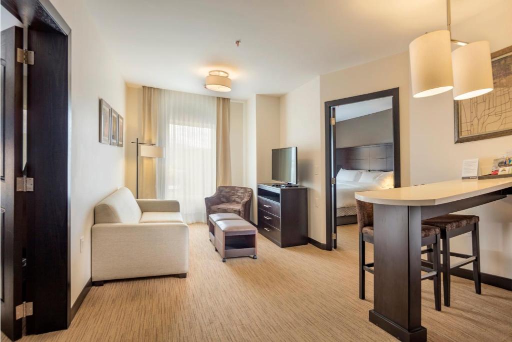 Staybridge Suites Irapuato photo