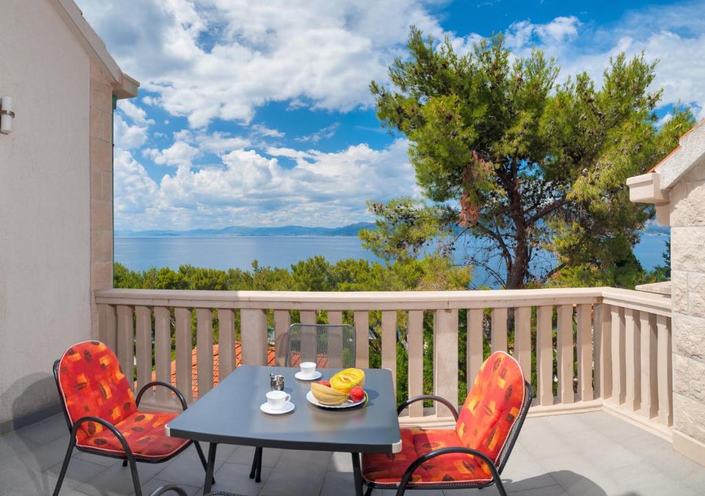Apartments by the sea Postira Brac - 15242 전경