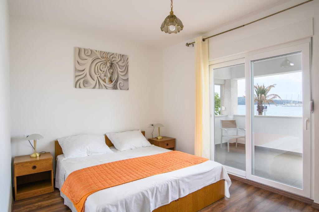 Apartments by the sea Rogoznica - 11929 전경