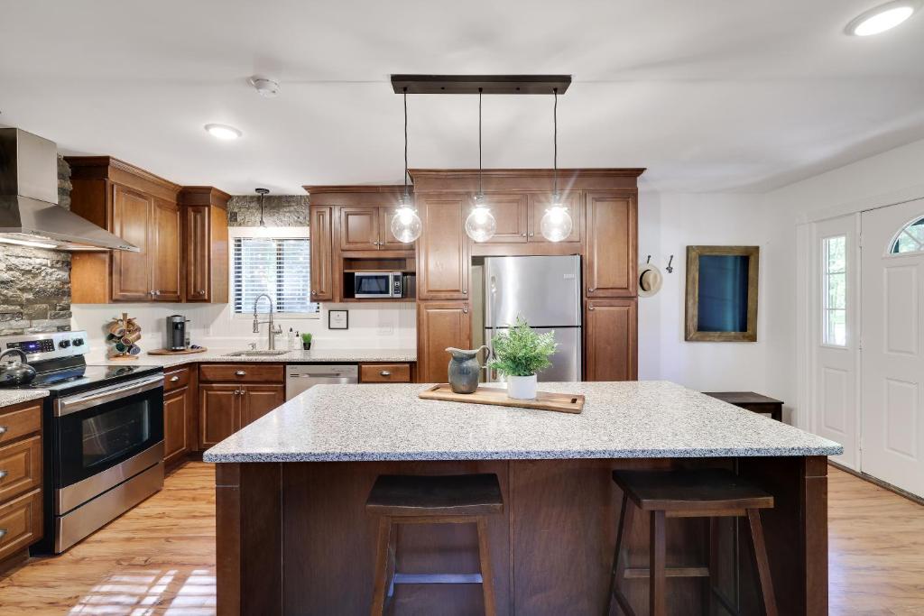 Hyland Hilltop Retreat