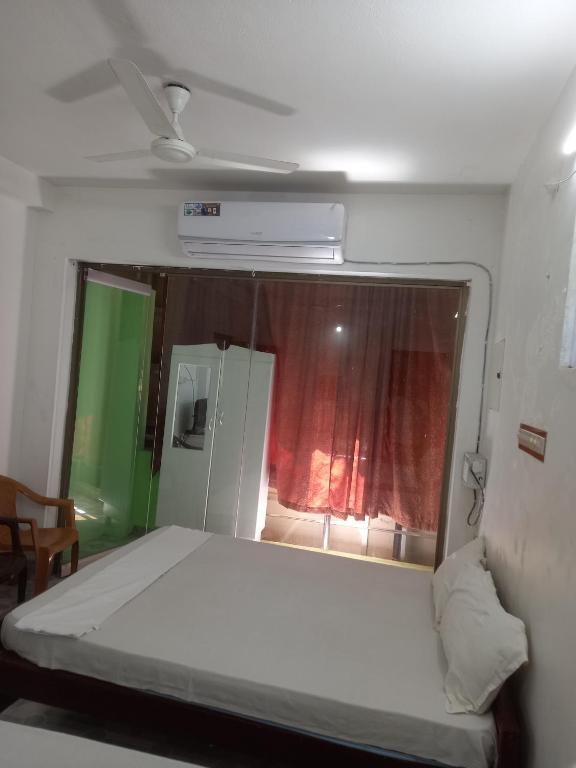 Parisha Residency- Temple Side Hotel photo